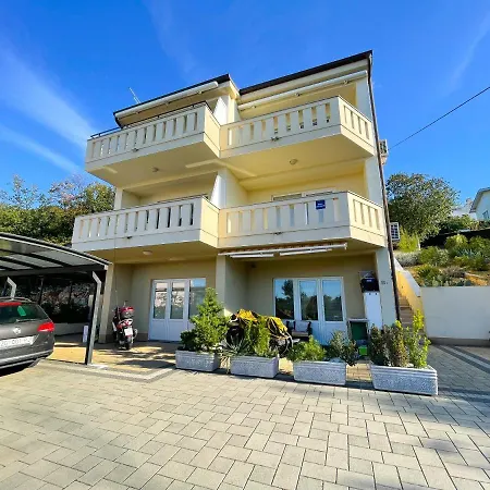Josip Apartment *