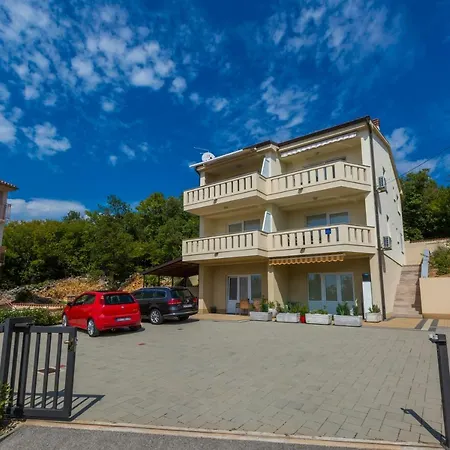 Josip Apartment *